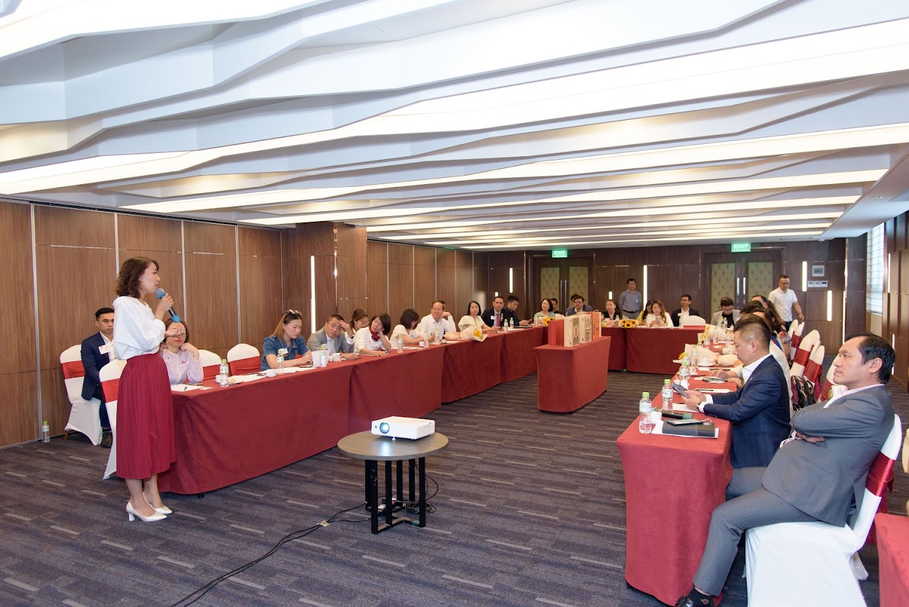 HKT - Trao quà thật sang, đón Tết an khang 2