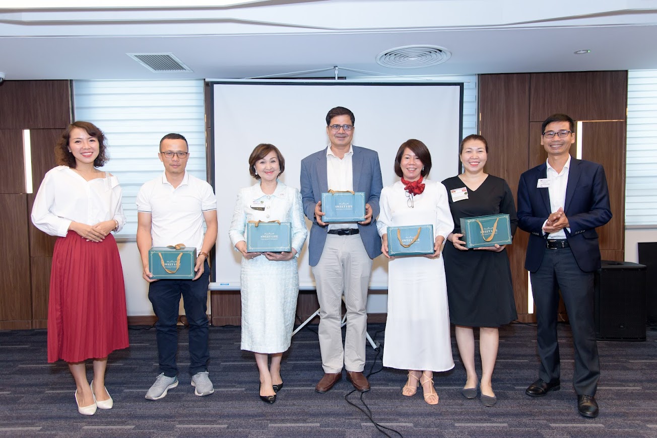 HKT - Trao quà thật sang, đón Tết an khang 4